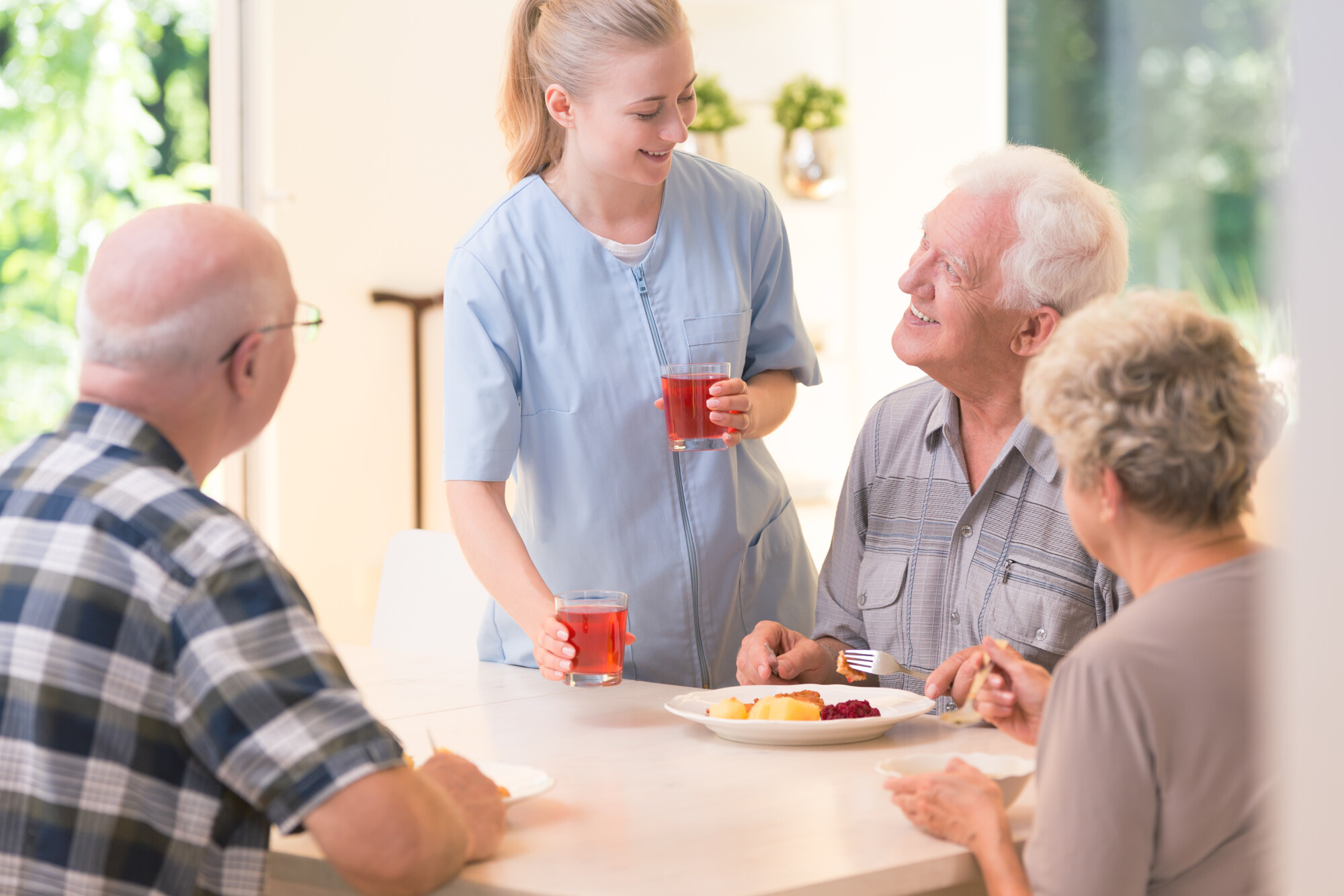 Promoting Wellness With Healthy Meal Plans for Assisted Senior Living